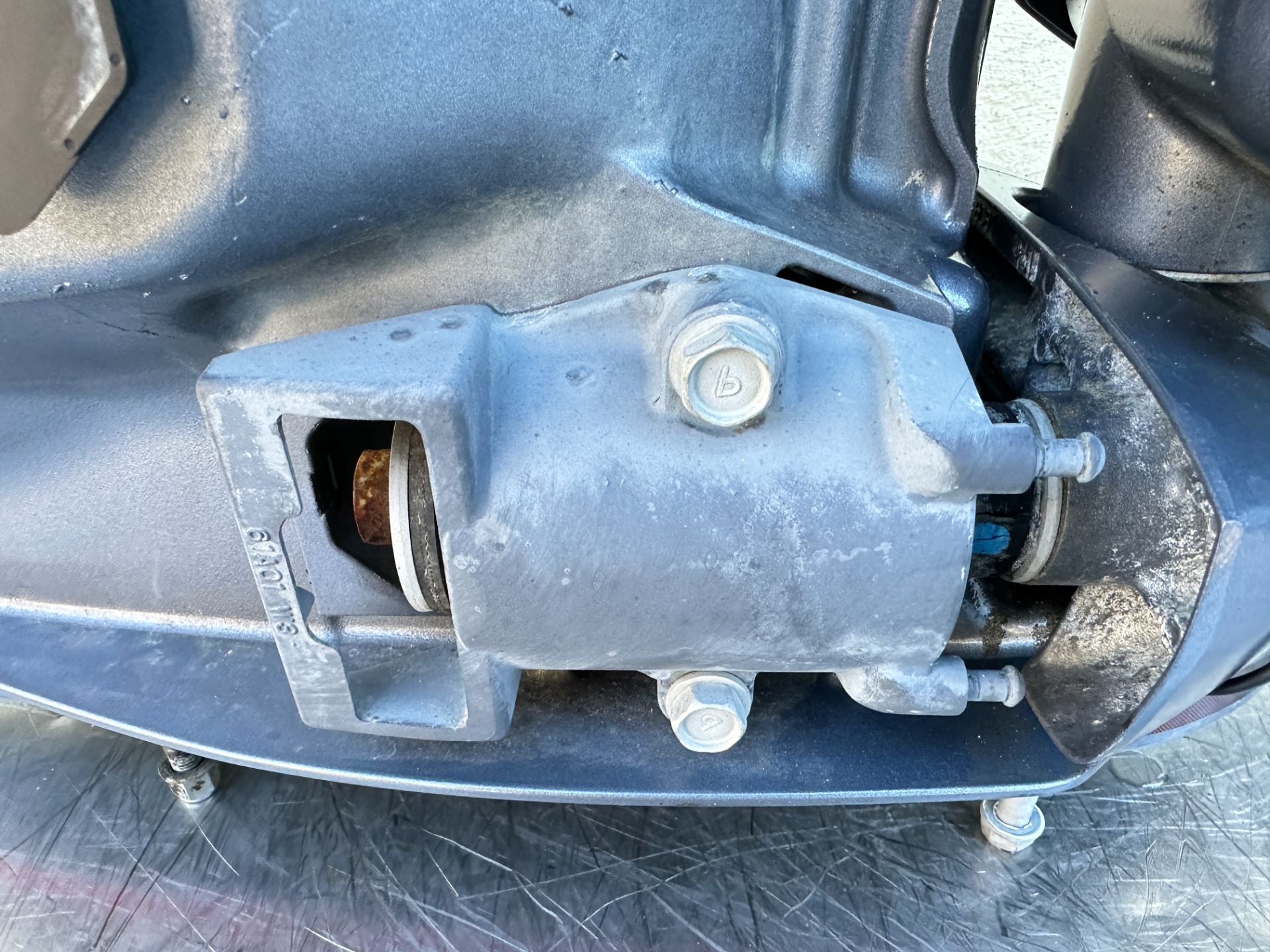 2017 Yamaha 250 HP 4 Stroke VMAX Outboard Complete Midsection & Swivel Bracket OEM