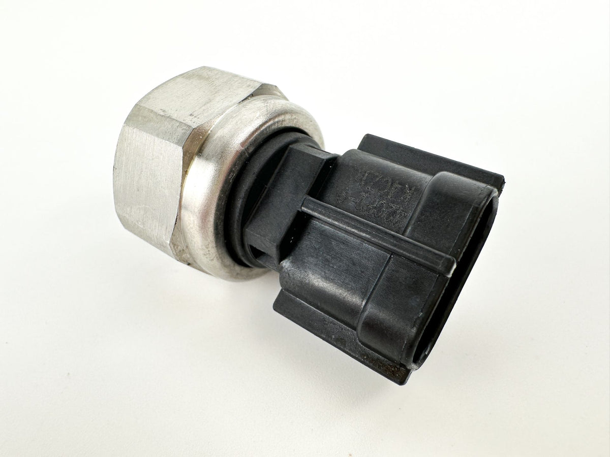 2014 Yamaha 200 HP 4 Stroke Outboard Oil Pressure Sensor 6AW-83651-00-00 OEM