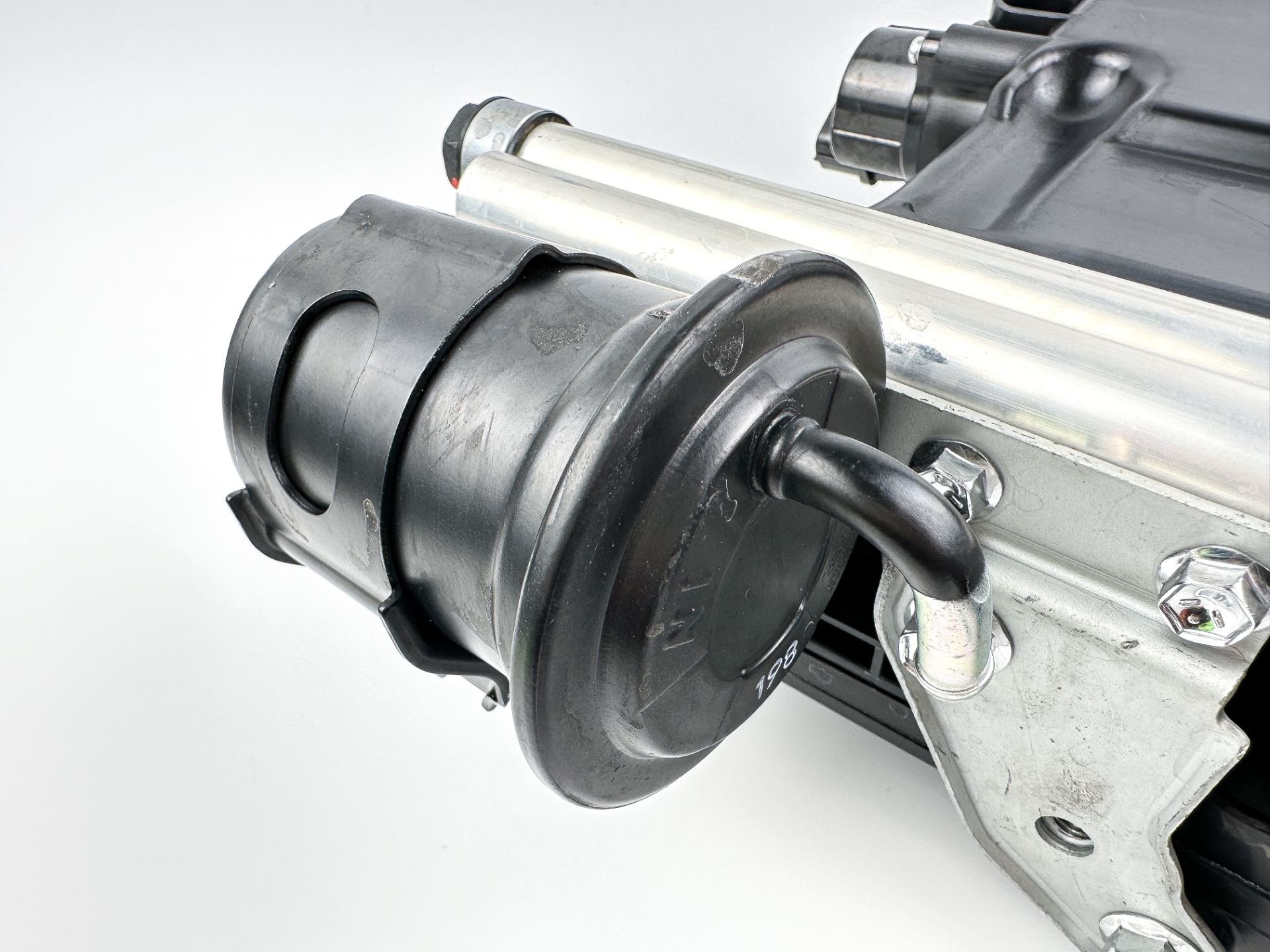 2016 Suzuki 175 HP 4 Stroke Outboard Intake Manifold 13110-96J00 OEM