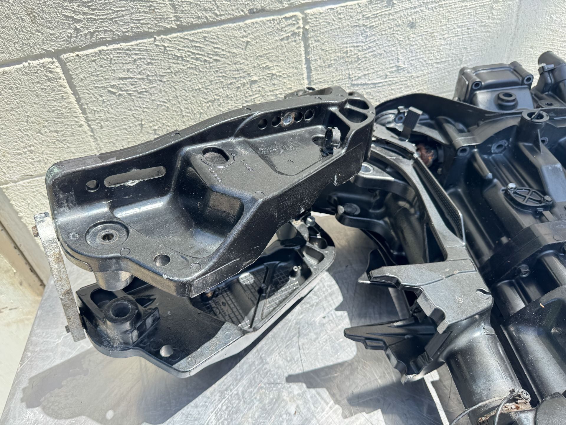 2011 Suzuki 115HP 4 Stroke Engine Holder Midsection Swivel Bracket XL