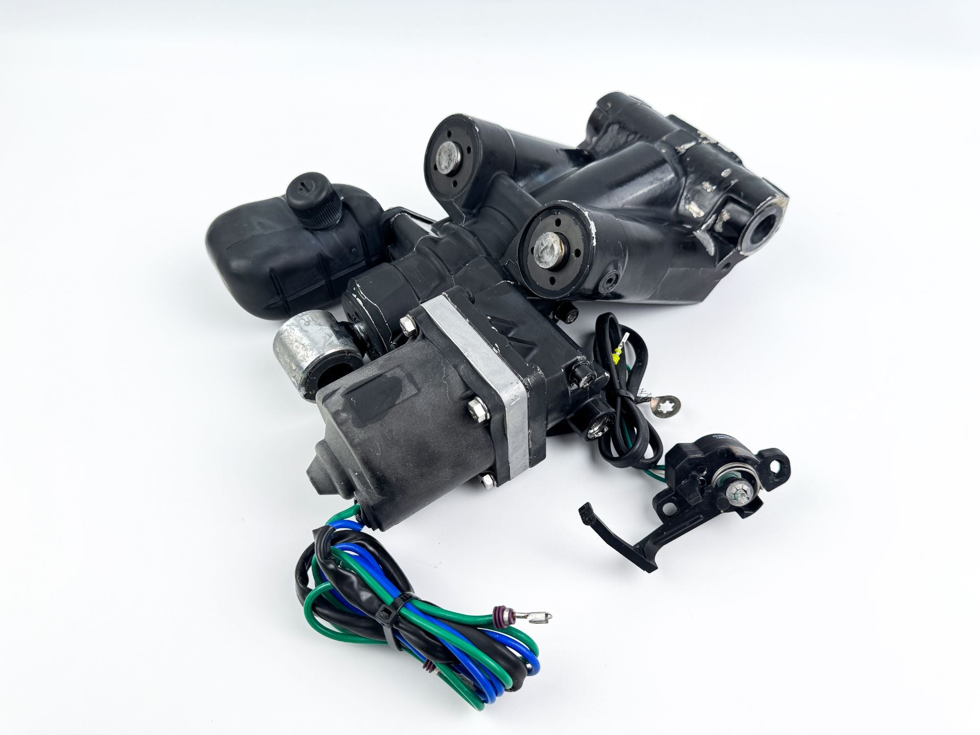 2017 Evinrude 200 HP Etec 2 Stroke Outboard Power Trim Tilt Unit 5005113 OEM