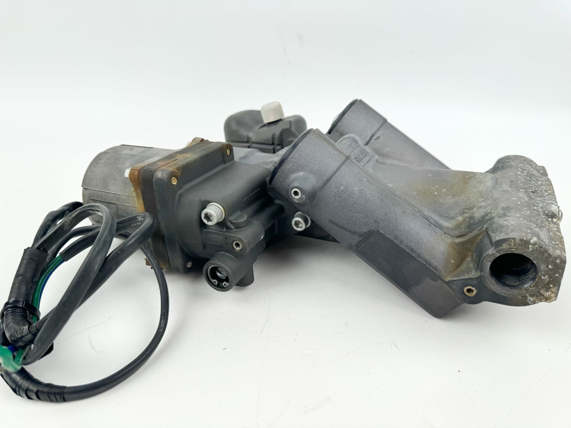 2003 Johnson 140 HP 4 Stroke Outboard Power Trim Tilt Unit 48503-92J04 OEM