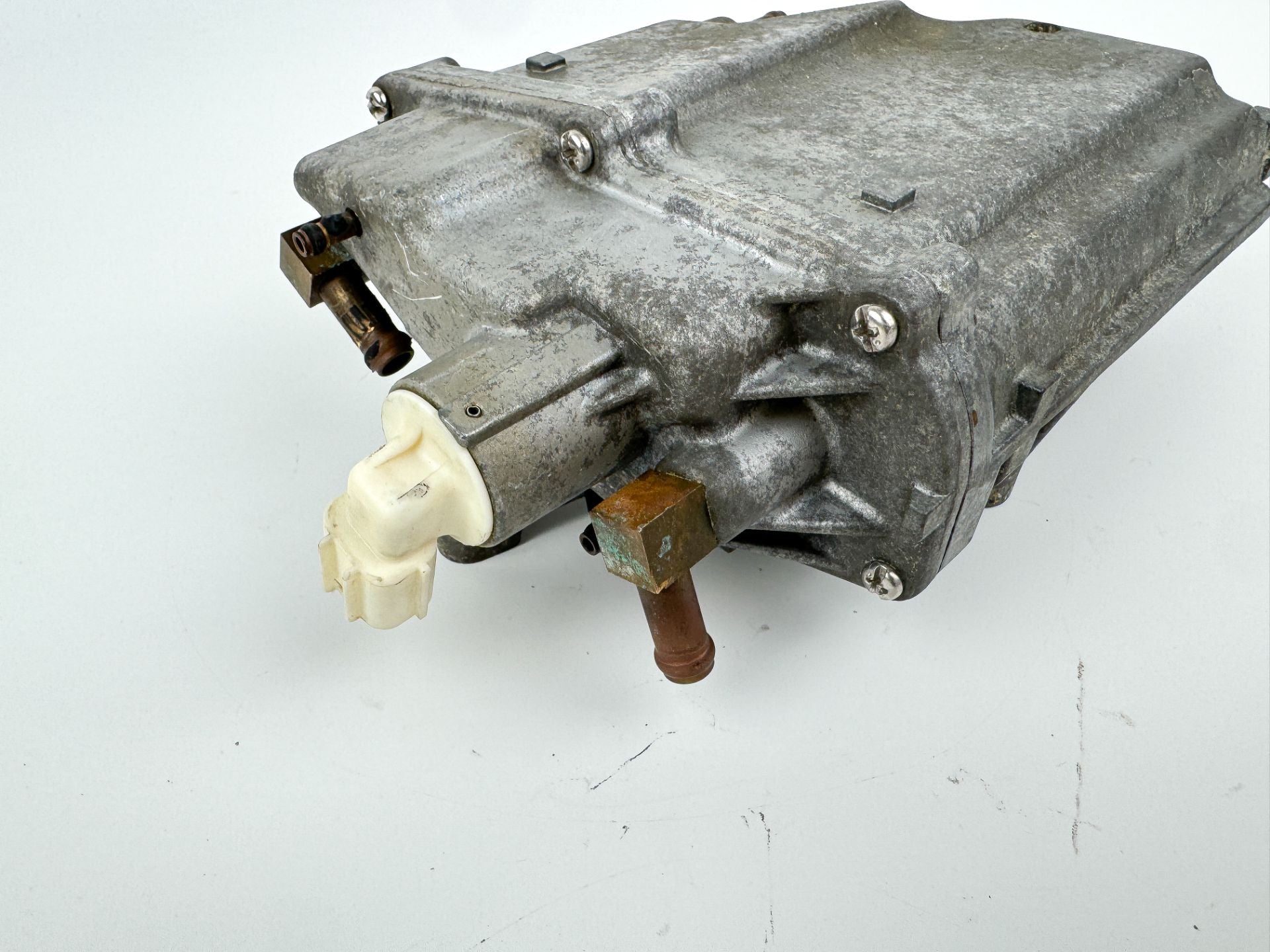 2008 Yamaha 115 HP 4 Stroke Outboard VST Float Chamber Assembly OEM