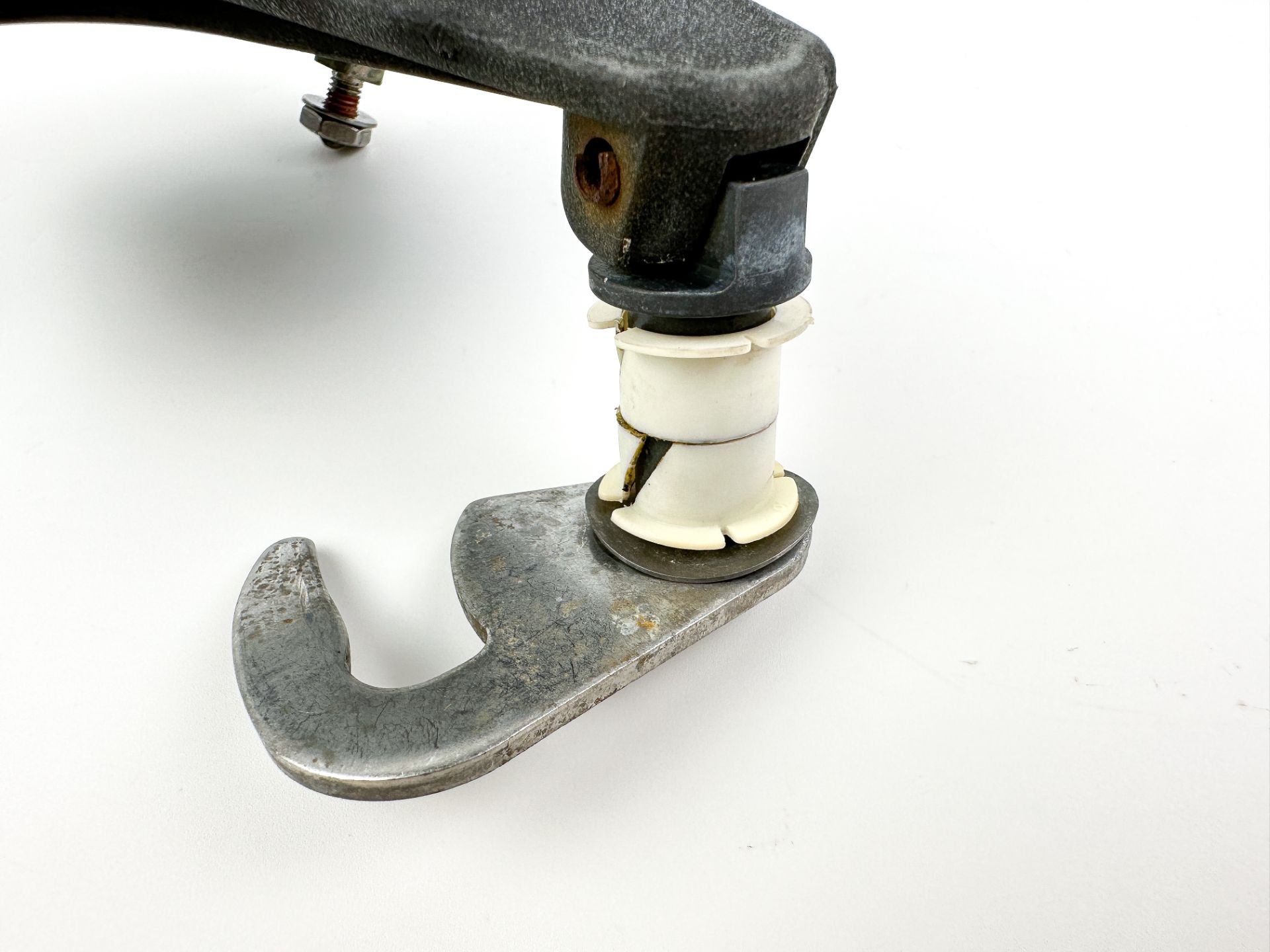 2007 Evinrude 250 HP 2 Stroke Outboard Port Latch Handle 5005707 OEM