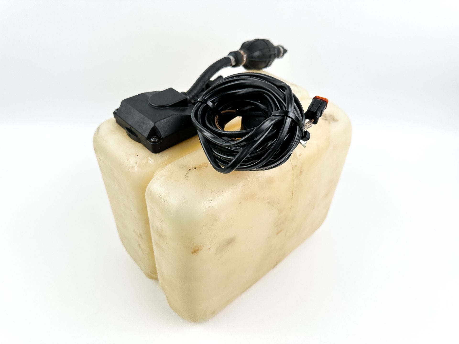 Johnson Evinrude 2 Stroke Outboard Remote Oil Supply Tank 1.8 Gallons W/ Return
