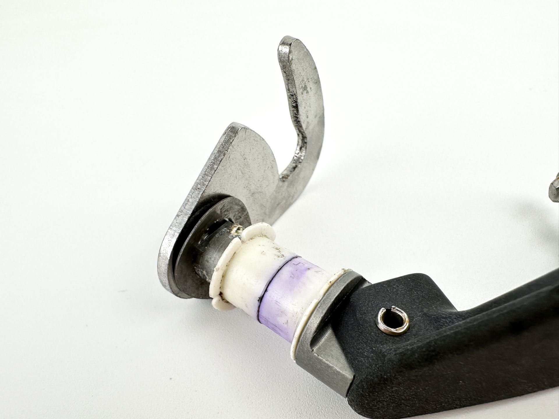 2013 Evinrude 250 HP 2 Stroke Outboard Rear Latch Handle 5005709 OEM