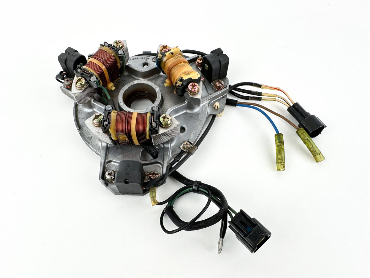 2002 Yamaha 50 HP 2 Stroke Outboard Coil Pulser Base Assembly 63D-85560-10-00 OEM