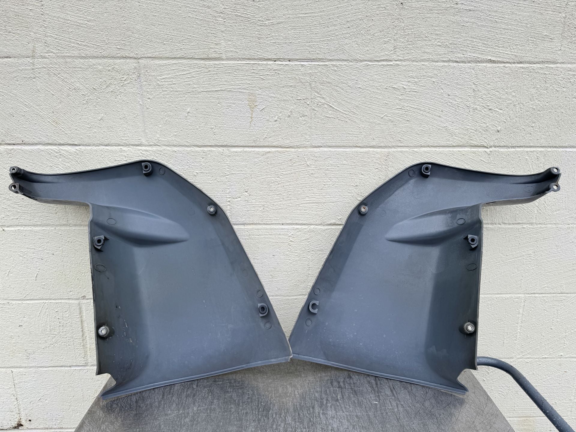 2003 Yamaha 225 HP 4 Stroke Outboard Lower Apron Cover 69J-42741-00-8D OEM