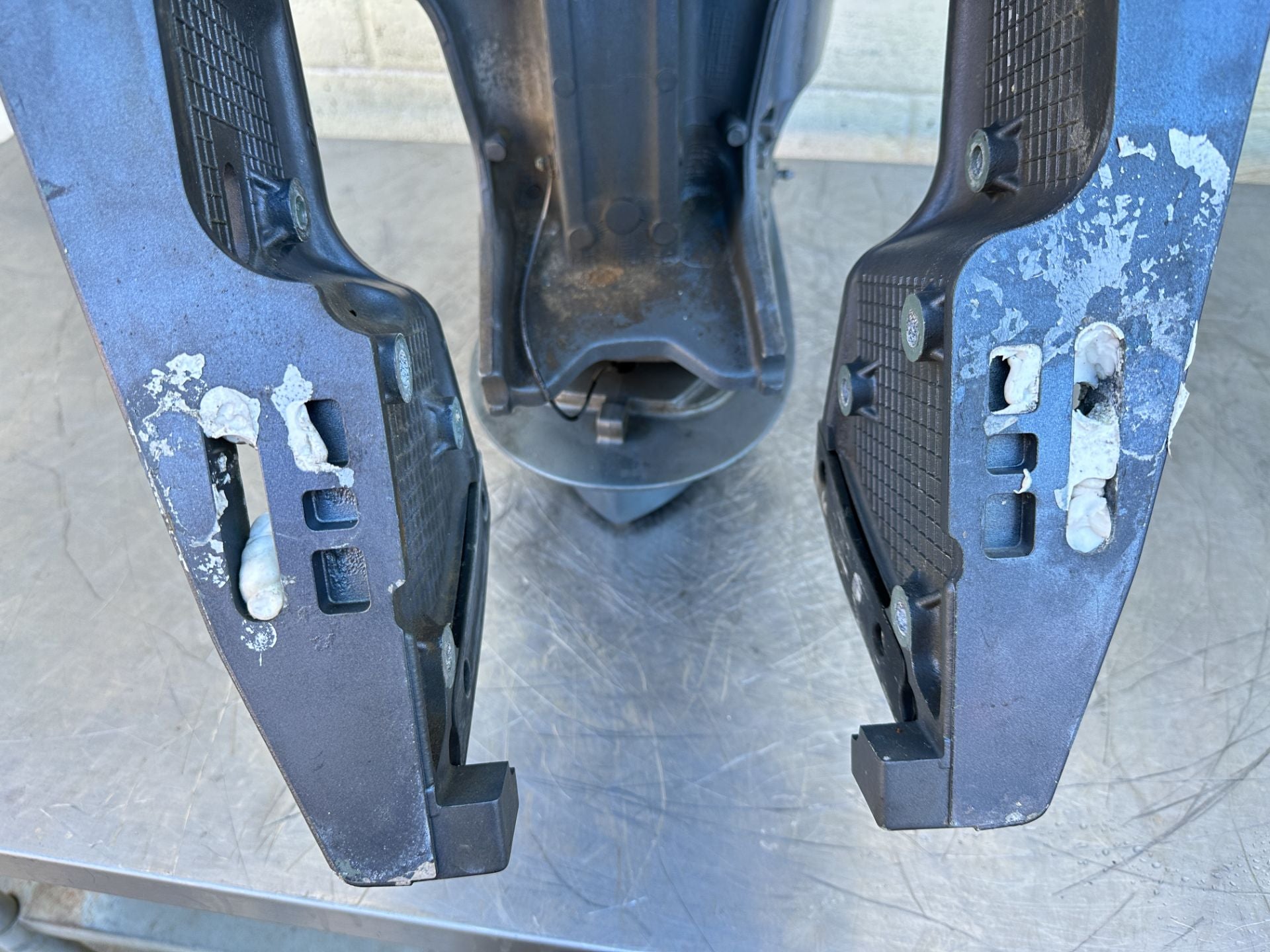 2004 Yamaha 225 HP 4 Stroke Outboard Complete Midsection & Swivel Bracket XL