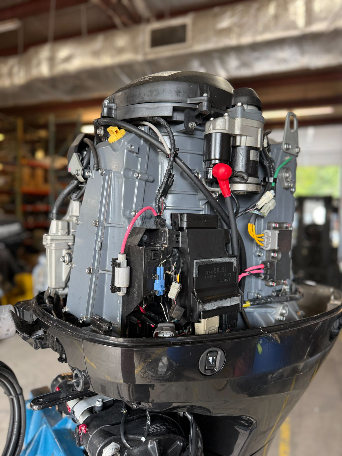 2016 Suzuki 200HP 4 Stroke Outboard Engine W/ 25" Shaft 446 Hours