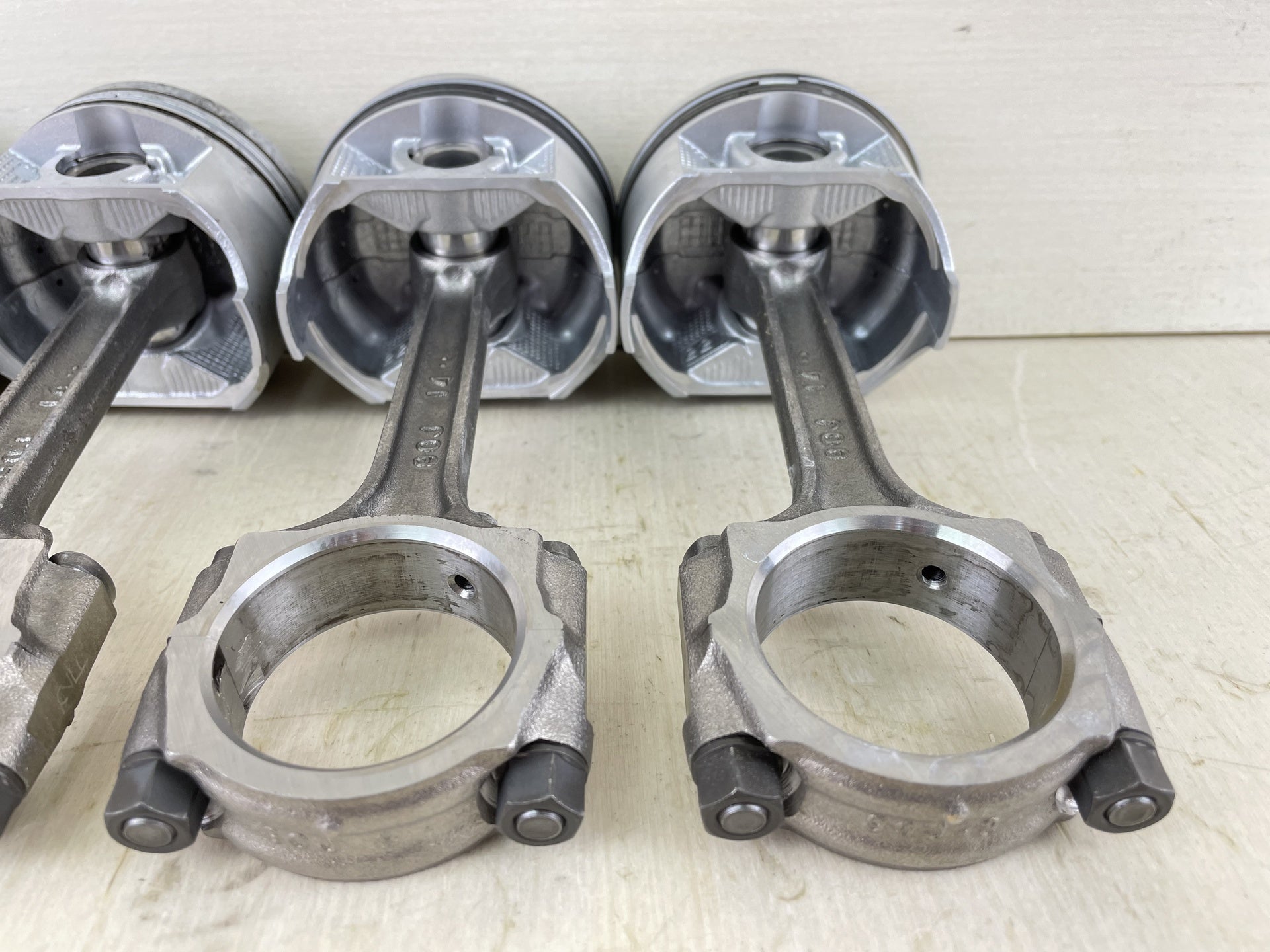 2003 Suzuki 115HP 4 Stroke Outboard Piston & Connecting Rod Set 