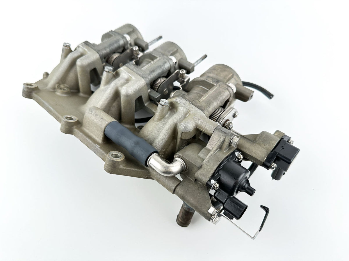 2002 Yamaha 200 HP 4 Stroke Outboard Intake Manifold & Throttle Body 60L-13750-00-00 OEM