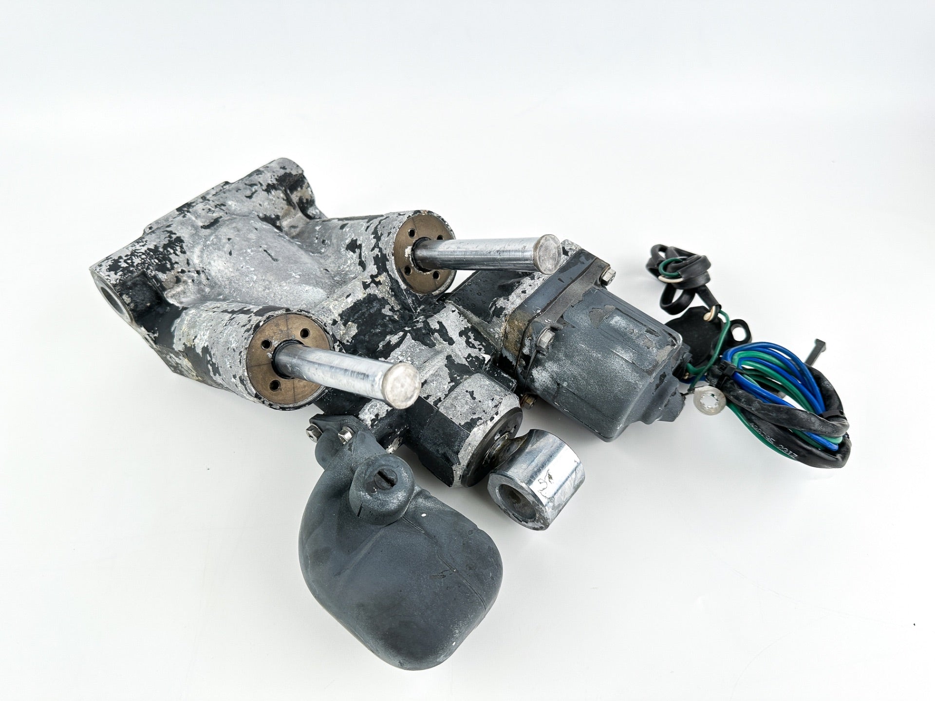 2002 Evinrude 200 HP 2 Stroke Outboard Power Trim Tilt Unit 5005115 OEM