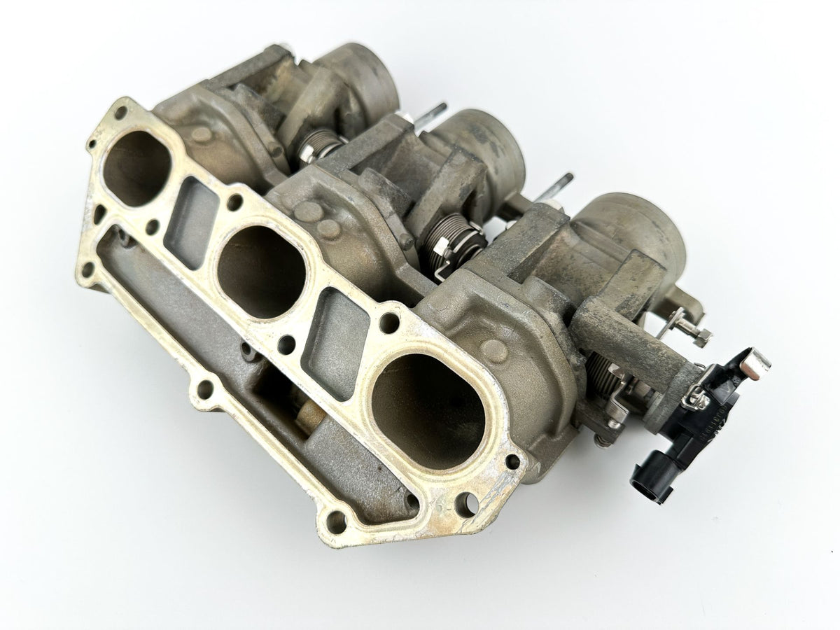 2002 Yamaha 200 HP 4 Stroke Outboard Intake Manifold & Throttle Body 60L-13750-00-00 OEM