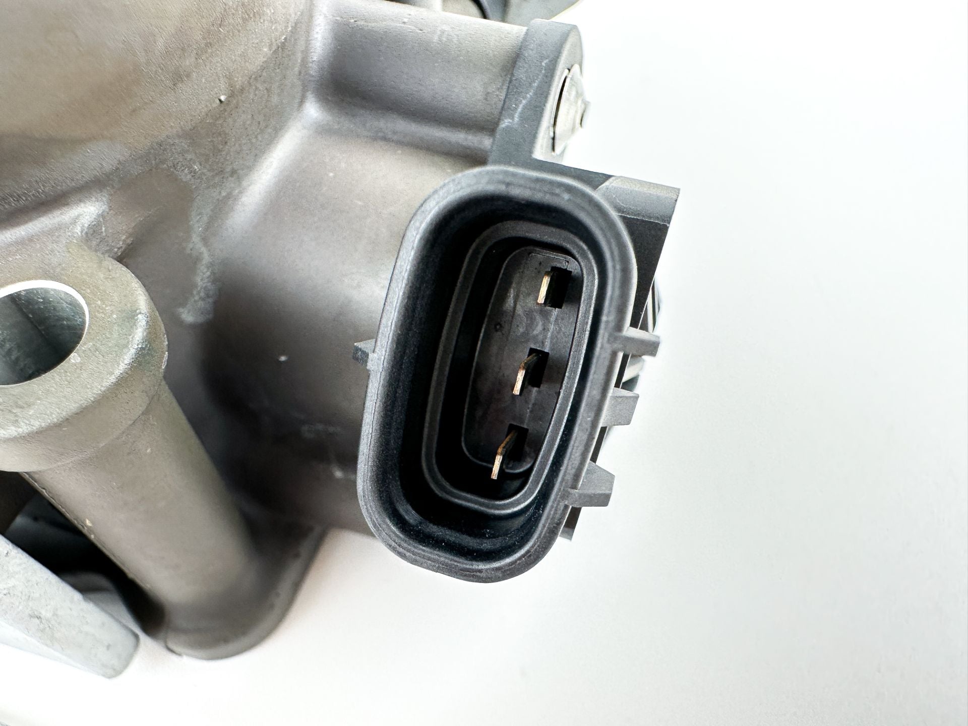 2011 Honda 135 HP 4 Stroke Outboard Throttle Body Assembly 16400-ZY6-013 OEM