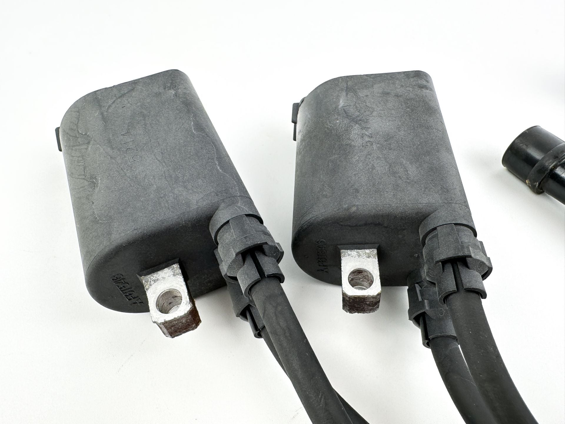 2005 Suzuki 140 HP 4 Stroke Outboard Ignition Coil Set 33410-90J00 OEM