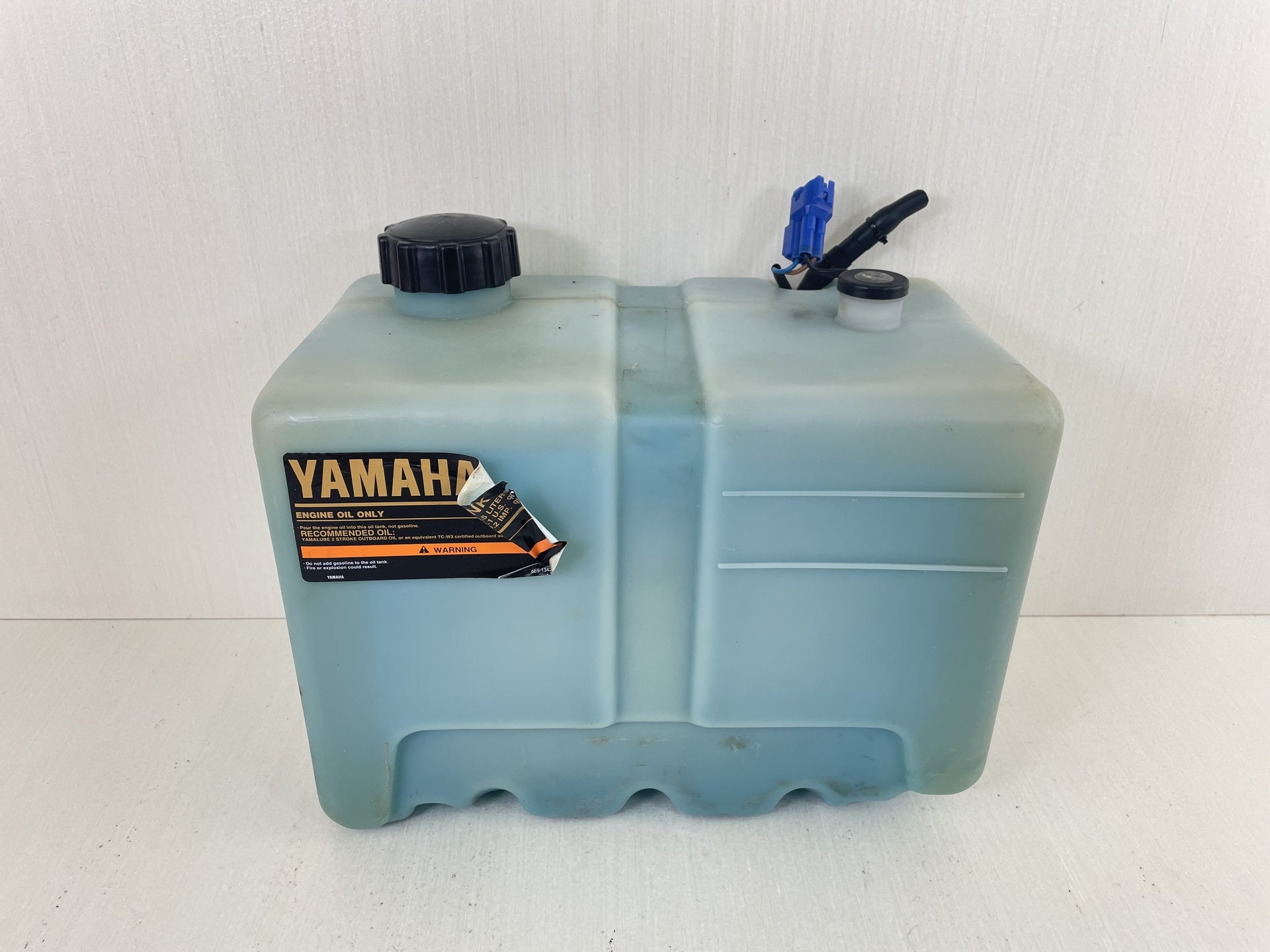Yamaha Outboard Remote 2 Stroke Oil Tank Assembly With Pump 2.8 Gallons