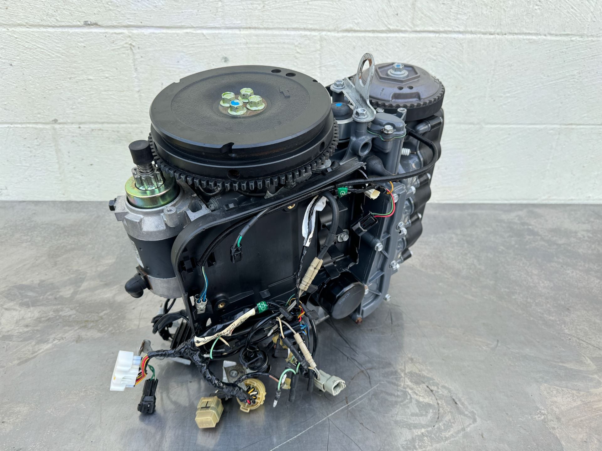 2004 Honda 40 HP 4 Stroke Outboard Powerhead 12000-ZW4-405ZA OEM