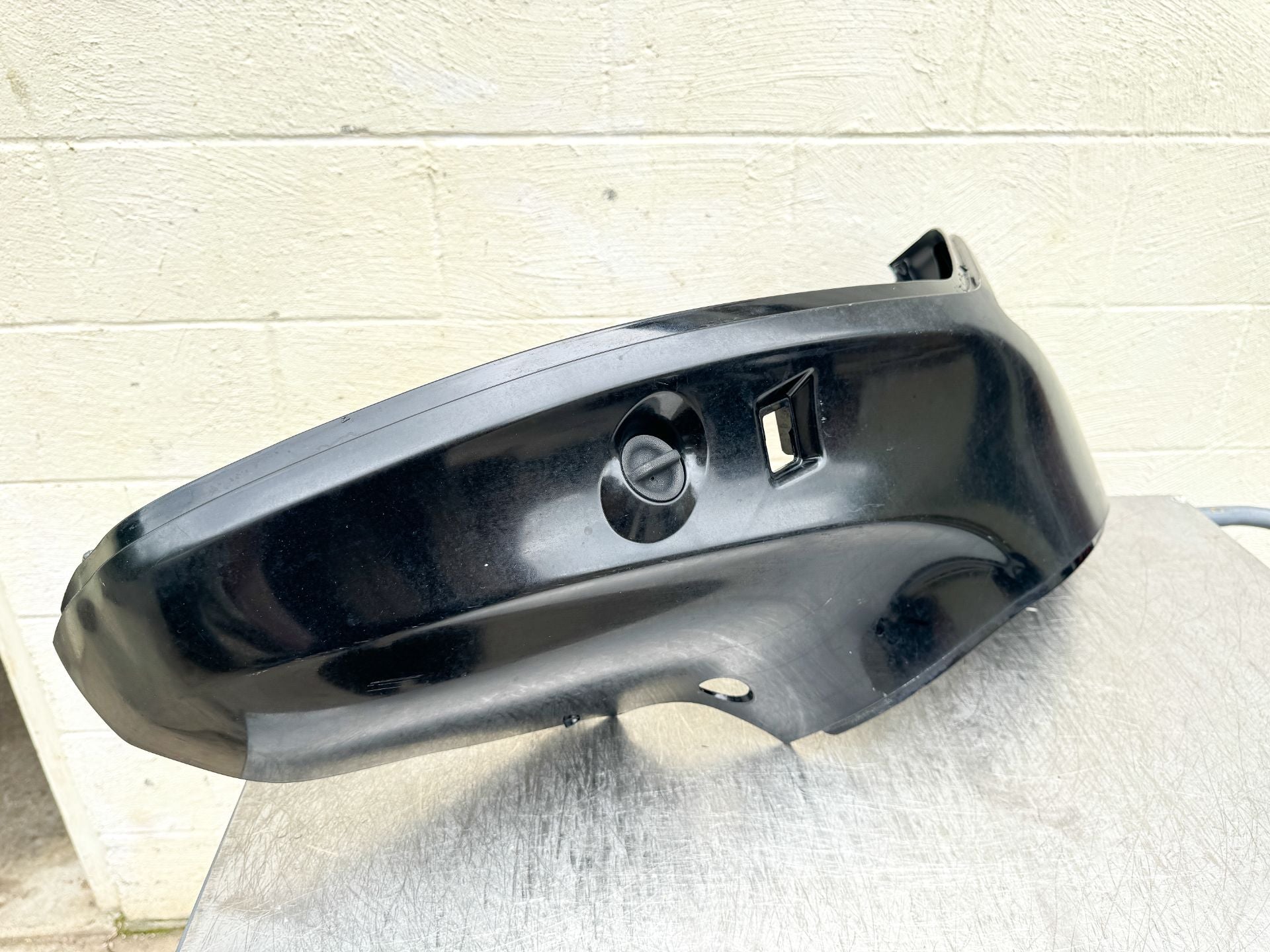 2007 Mercury 150 HP 4 Stroke Outboard Lower Apron Cowling Port 895846A04 OEM