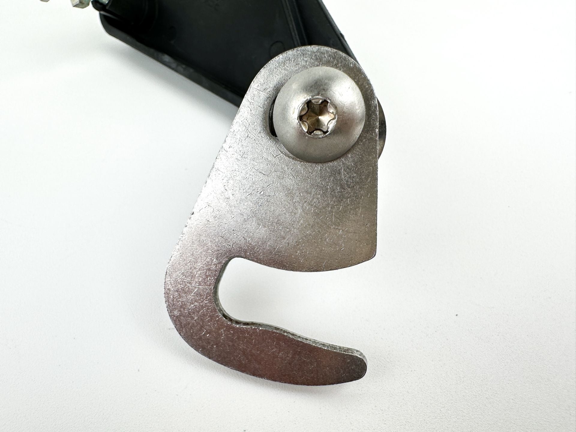 2013 Evinrude 250 HP 2 Stroke Outboard Port Latch Handle 5005707 OEM