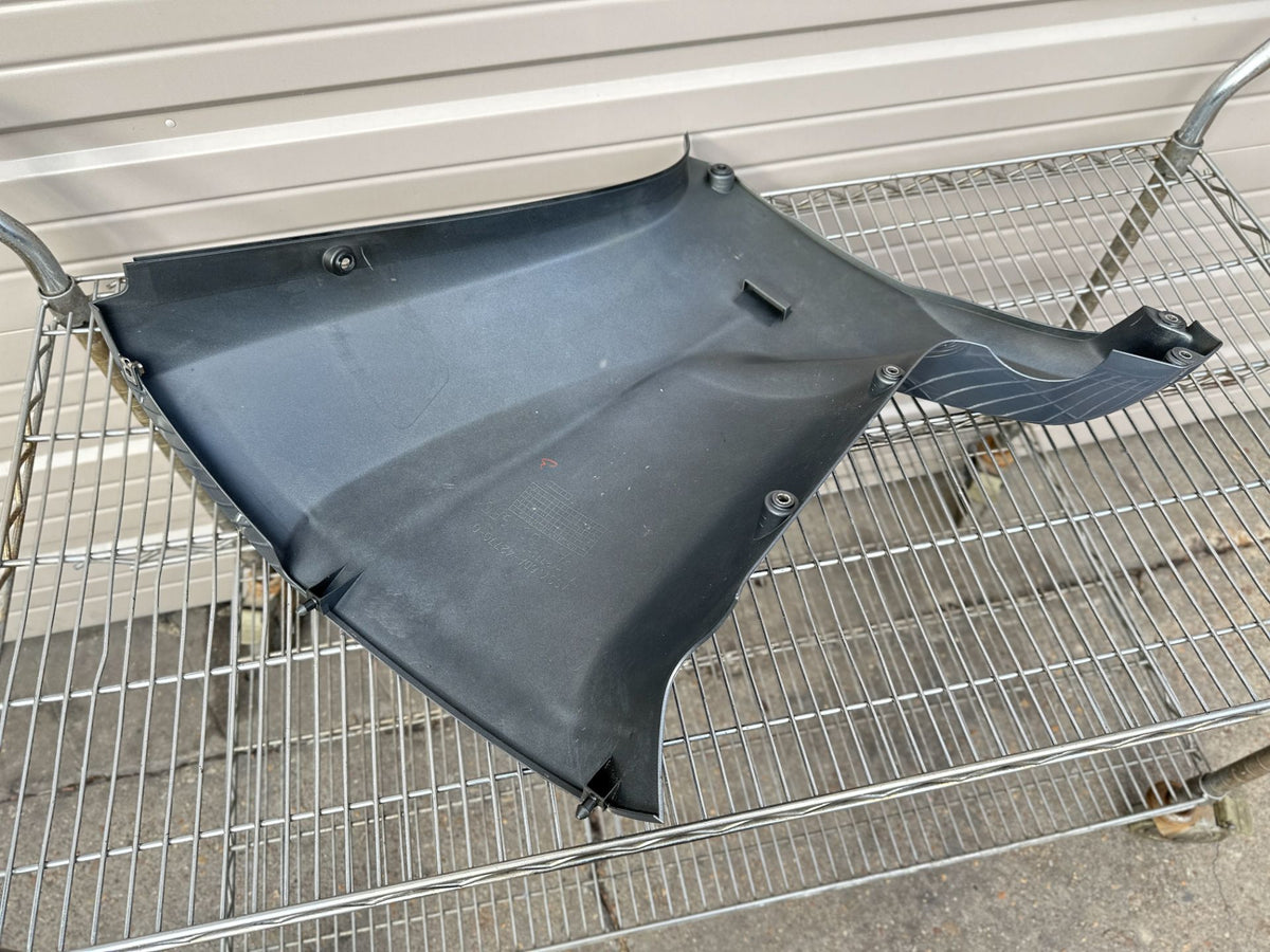 2014 Yamaha 200 HP 4 Stroke Outboard Lower Apron Cowling Starboard 6DA-42770-00-00 OEM