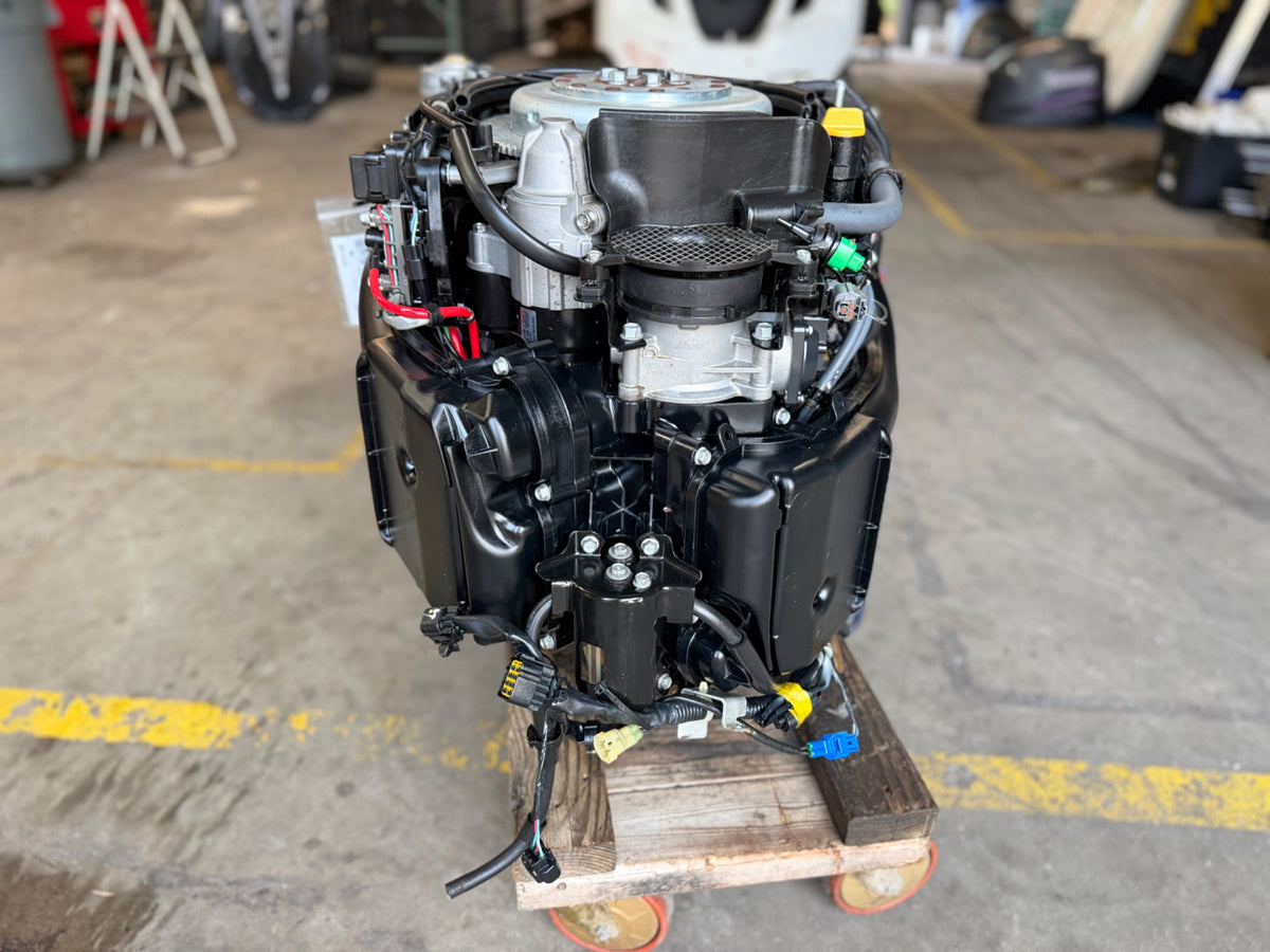 2014 Yamaha F300 300 HP 4.2L Outboard Powerhead W/ 1267 Hours