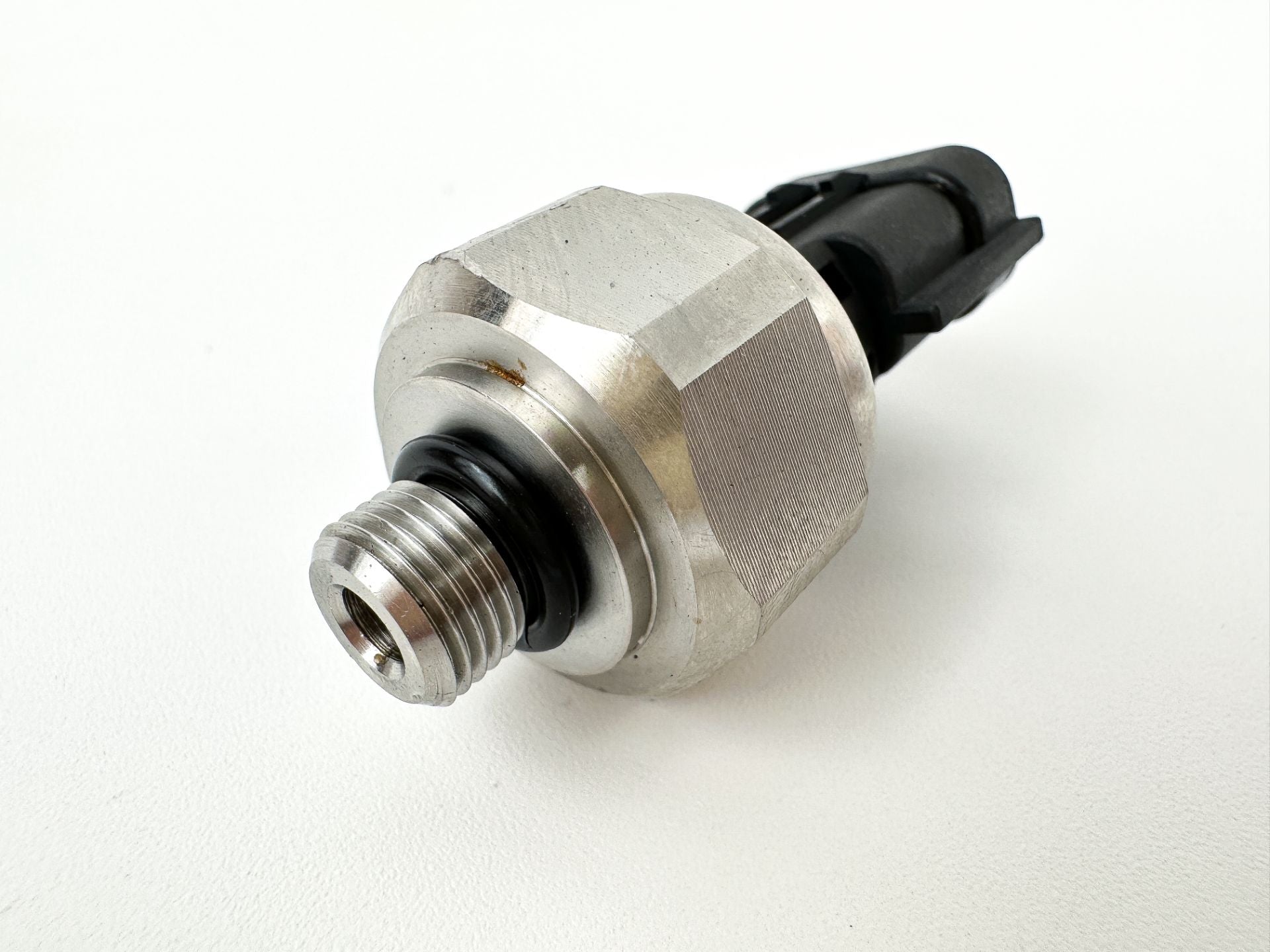 2015 Yamaha 150 HP 4 Stroke Outboard Oil Pressure Sensor 6AW-83651-00-00 OEM
