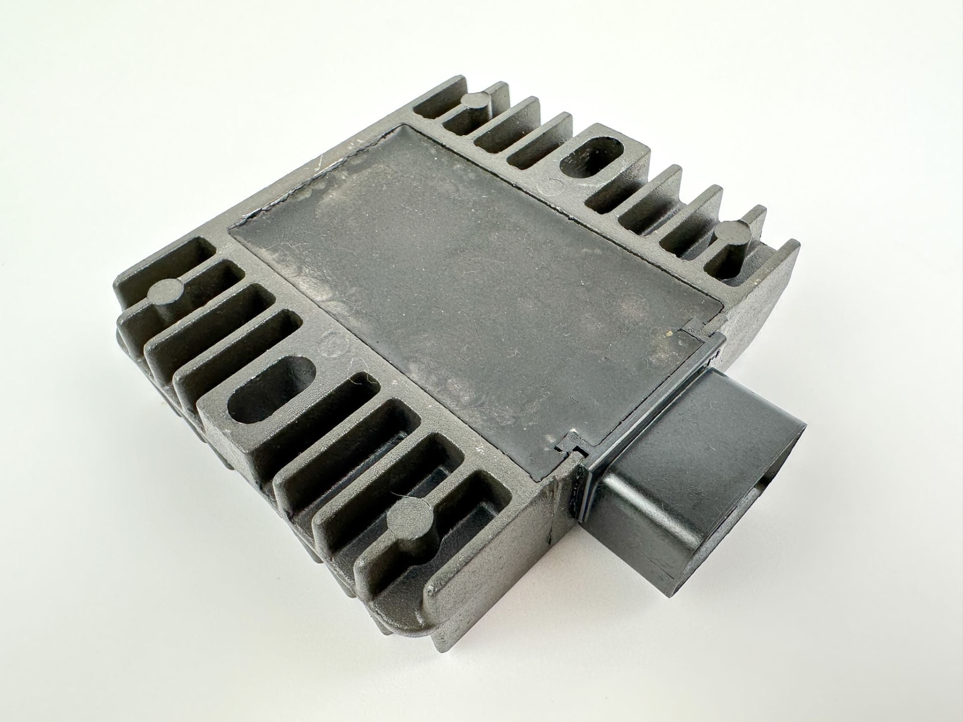 2003 Yamaha 115 HP 4 Stroke Outboard Rectifier & Regulator 68V-81960-00-00 OEM