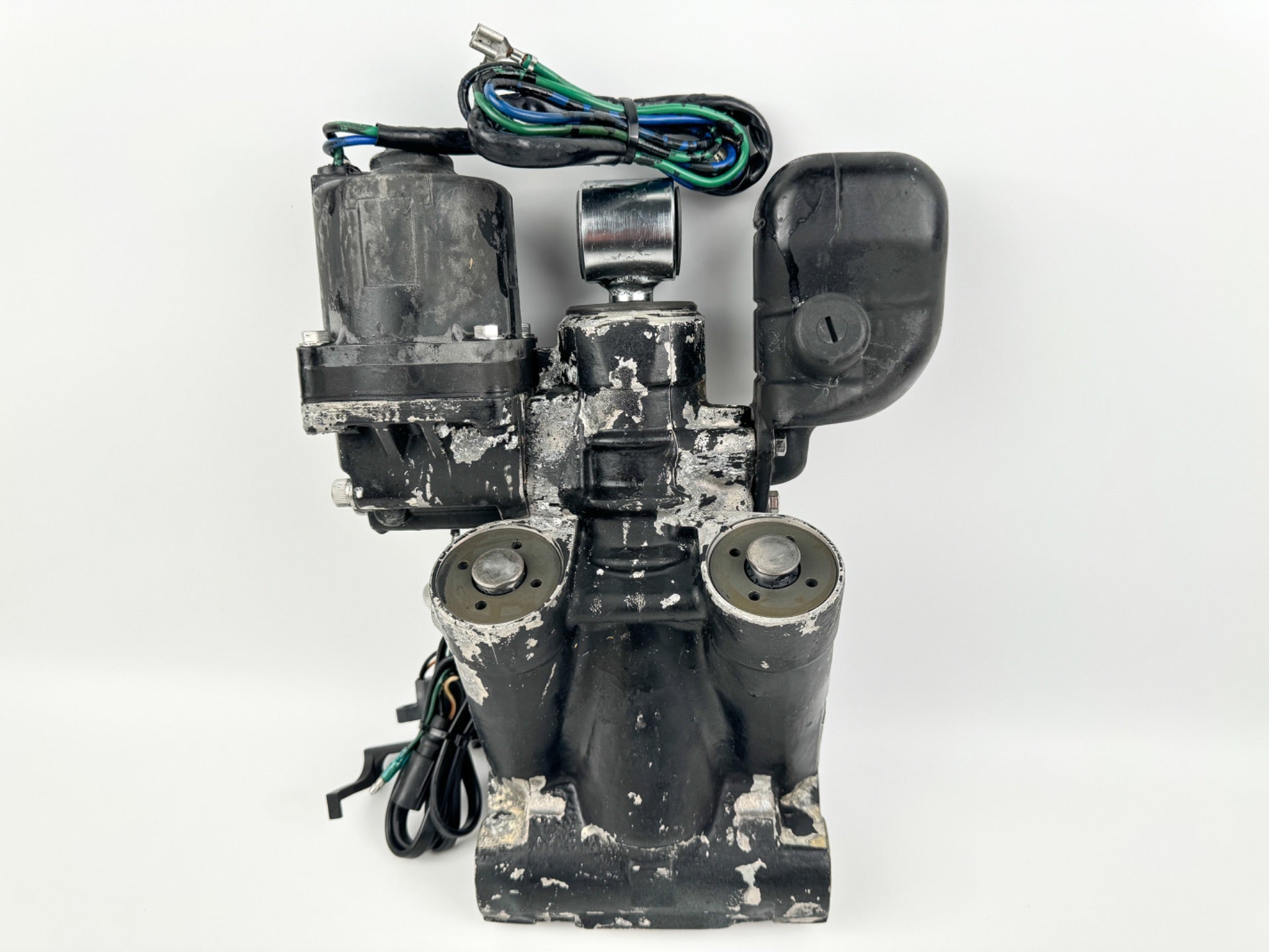 1998 Johnson 200HP 2 Stroke Outboard Power trim tilt unit