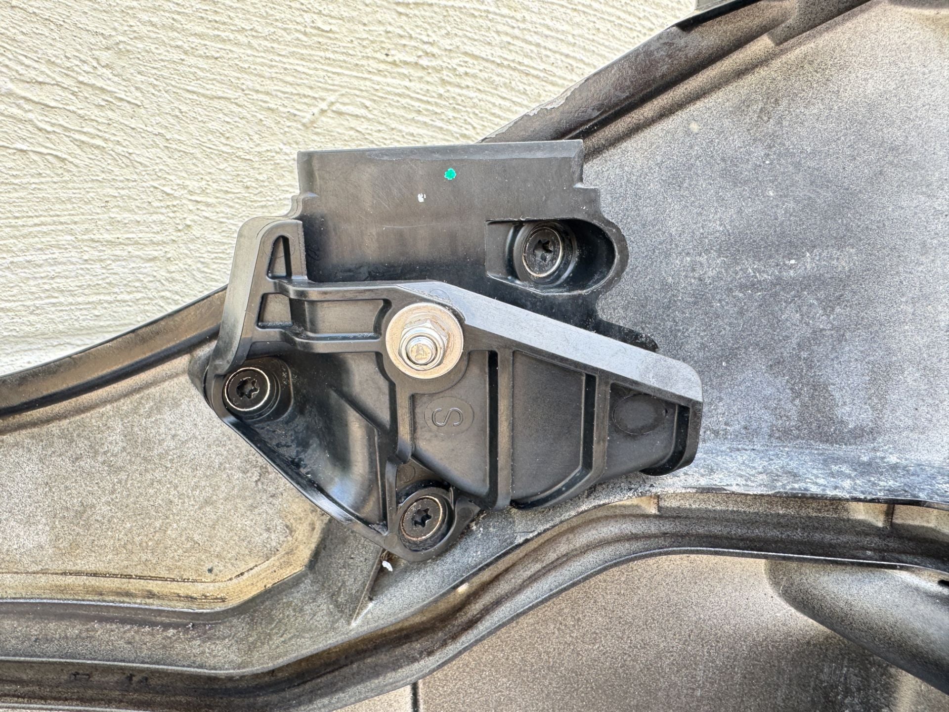 2020 Mercury 250 HP 4 Stroke Outboard Lower Apron Cowling Starboard 8M0142217 OEM