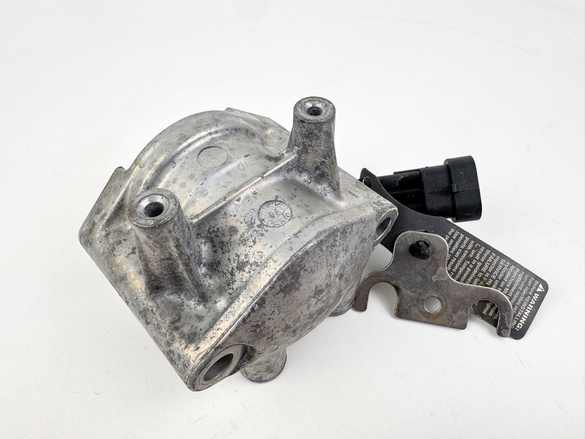 2005 Evinrude 250 HP 2 Stroke Outboard Starboard Side Fuel Injector 5006222 OEM