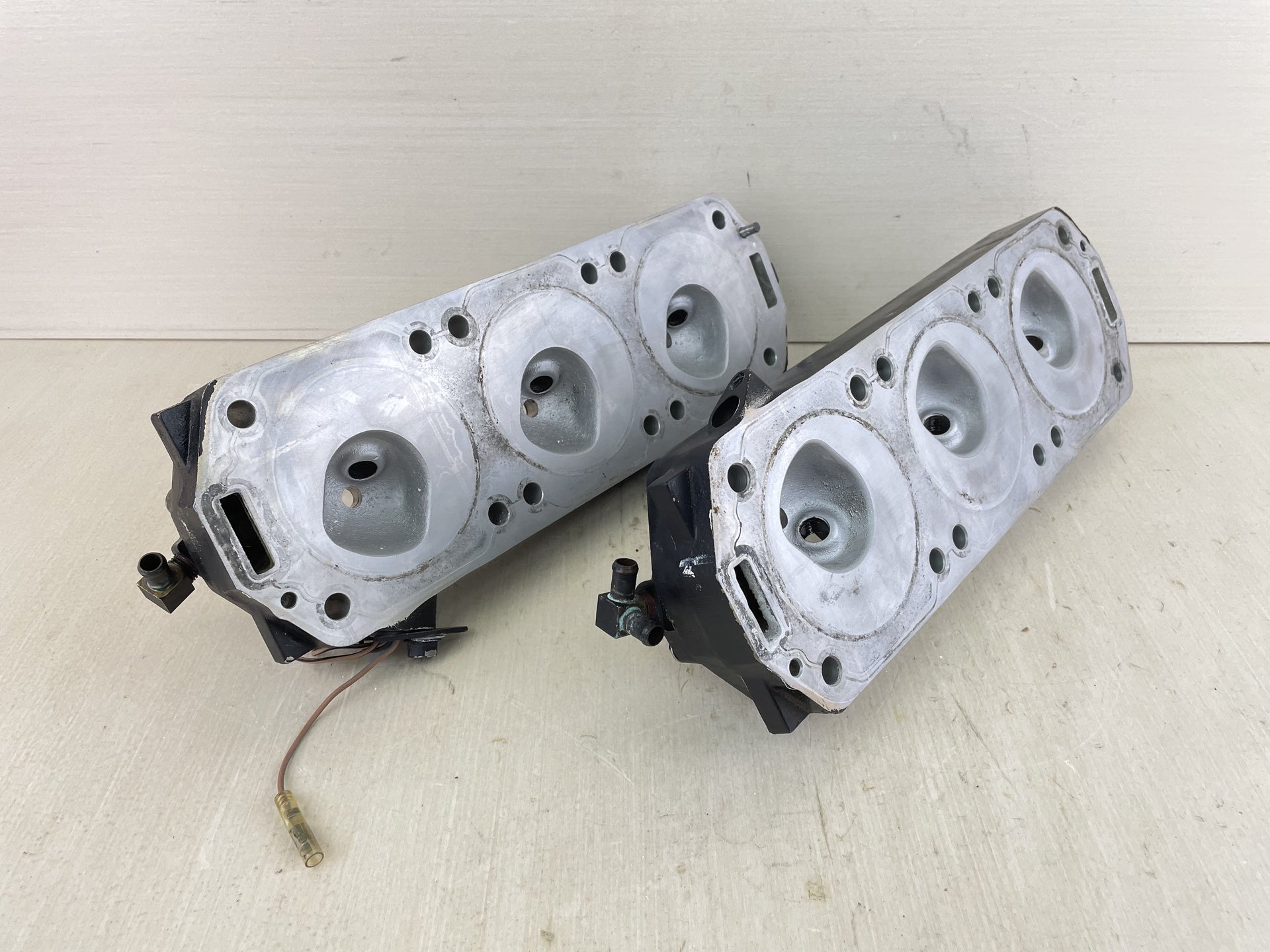 Mercury 135 150 HP 2 Stroke Optimax DFI Cylinder Head Port Starboard 852380T1 852381T1