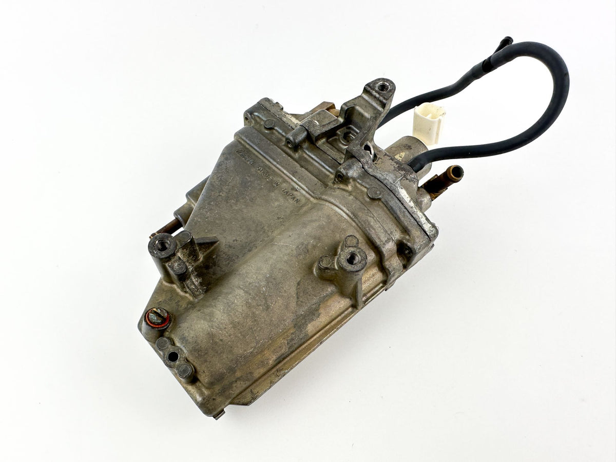 2002 Yamaha 115 HP 4 Stroke Outboard VST Float Chamber Assembly 68V-14180-01-00 OEM