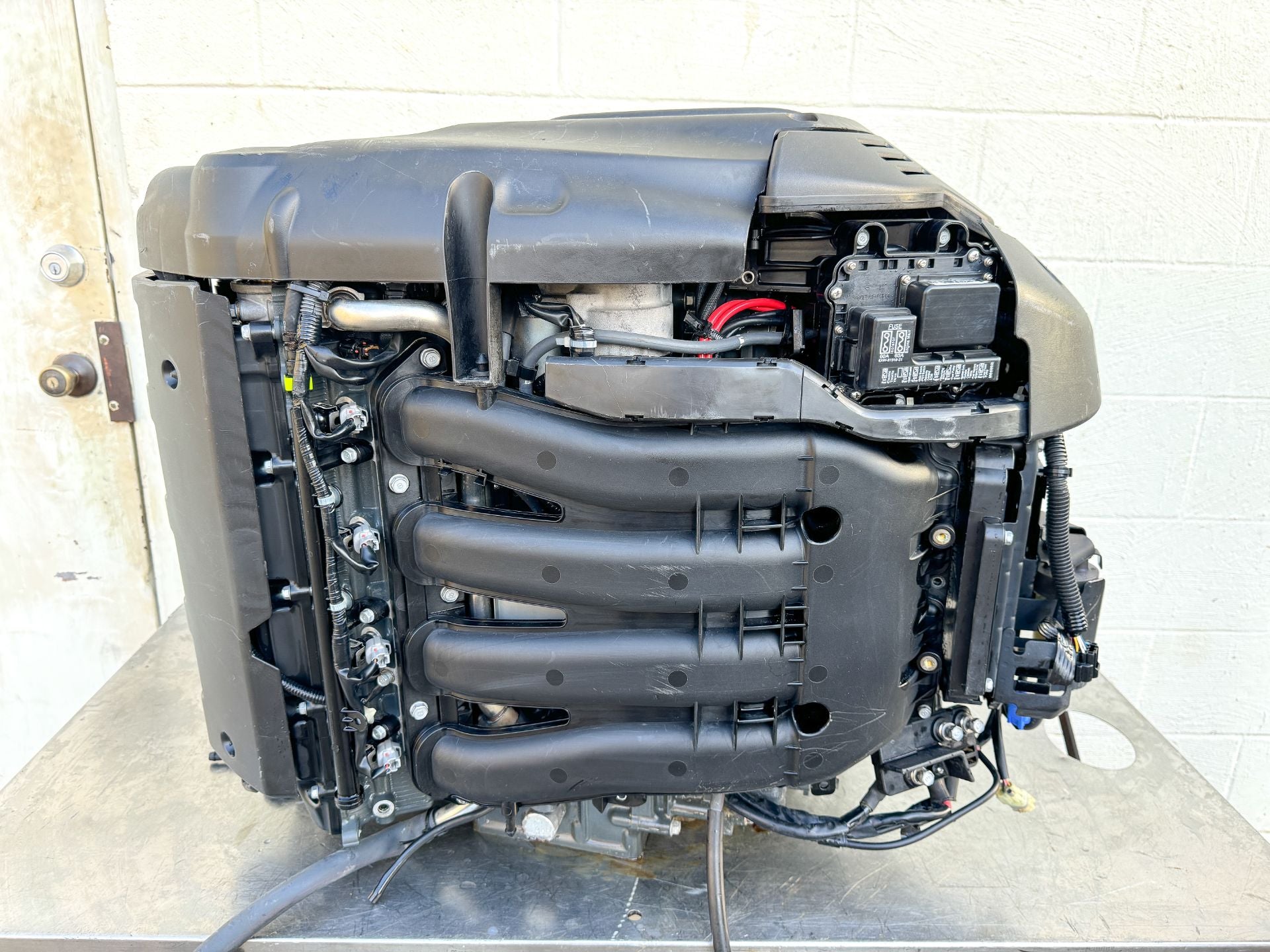 2013 Yamaha 350 HP 4 Stroke Outboard Powerhead 6AW-W009B-04-9S OEM