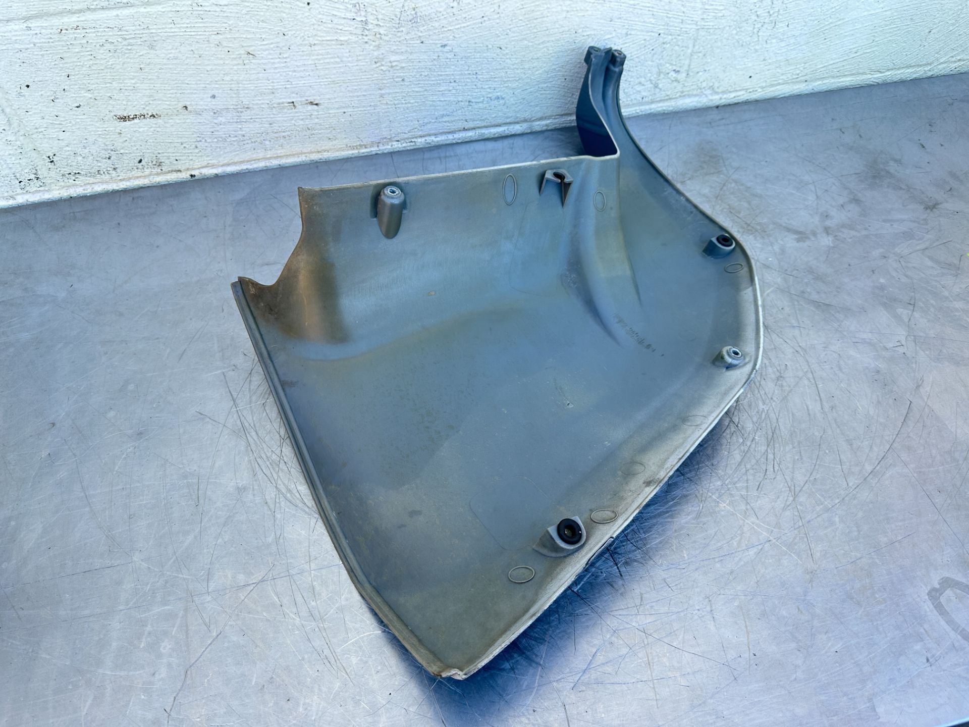 2004 Yamaha 225 HP 4 Stroke Outboard Lower Apron Cover 69J-42741-00-8D OEM