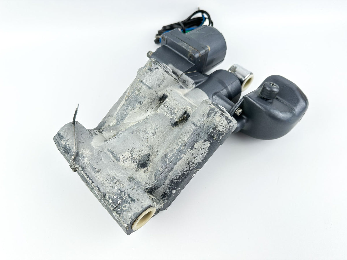 2002 Yamaha 200 HP 2 Stroke Outboard Power Trim Tilt Unit 68F-43800-00-4D OEM