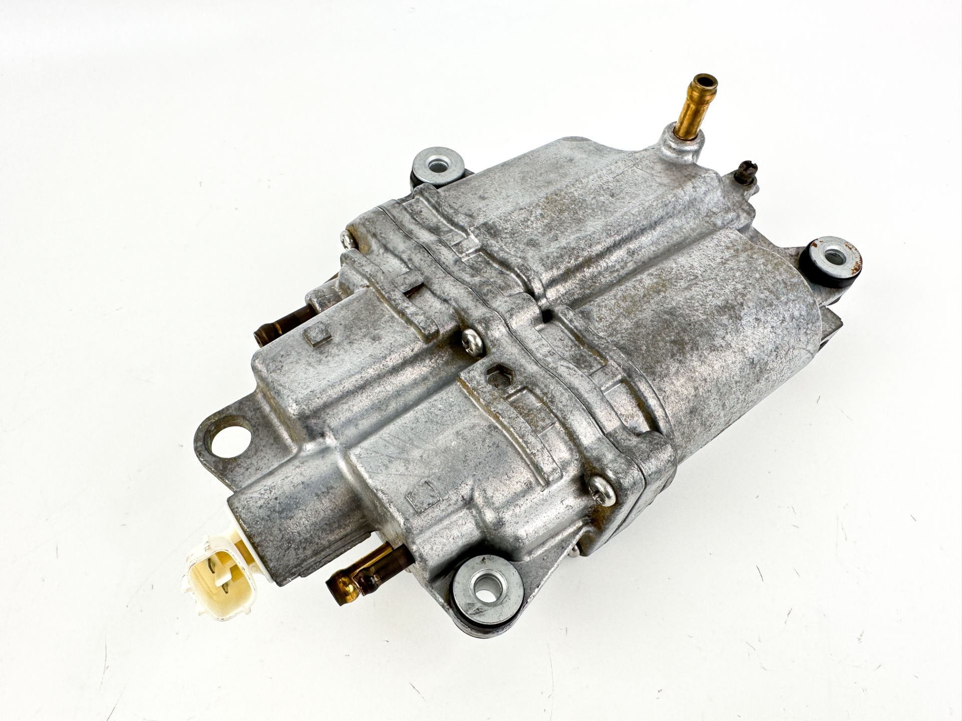 2004 Suzuki 115 HP 4 Stroke Outboard Vapor Separator Tank VST 15600-90J01 OEM