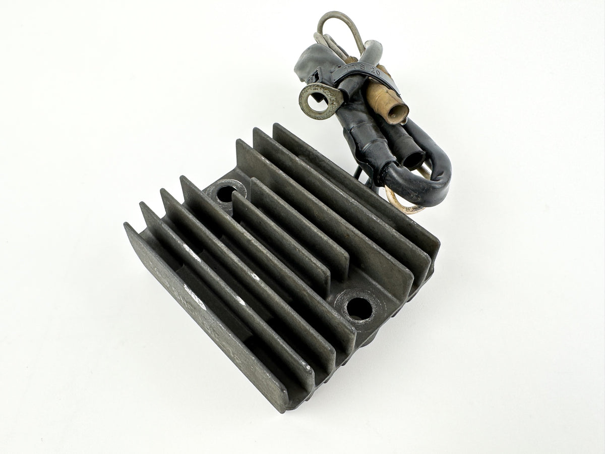 1996 Honda 40 HP 4 Stroke Outboard Rectifier & Regulator 31600-ZV5-003 OEM
