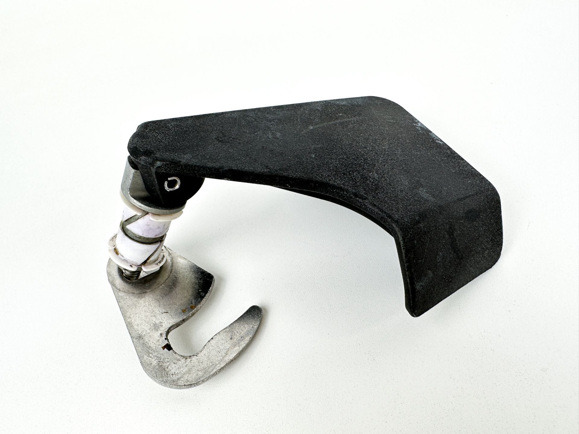 2014 Evinrude 200 HP 2 Stroke Outboard Starboard Latch Handle 5005708 OEM