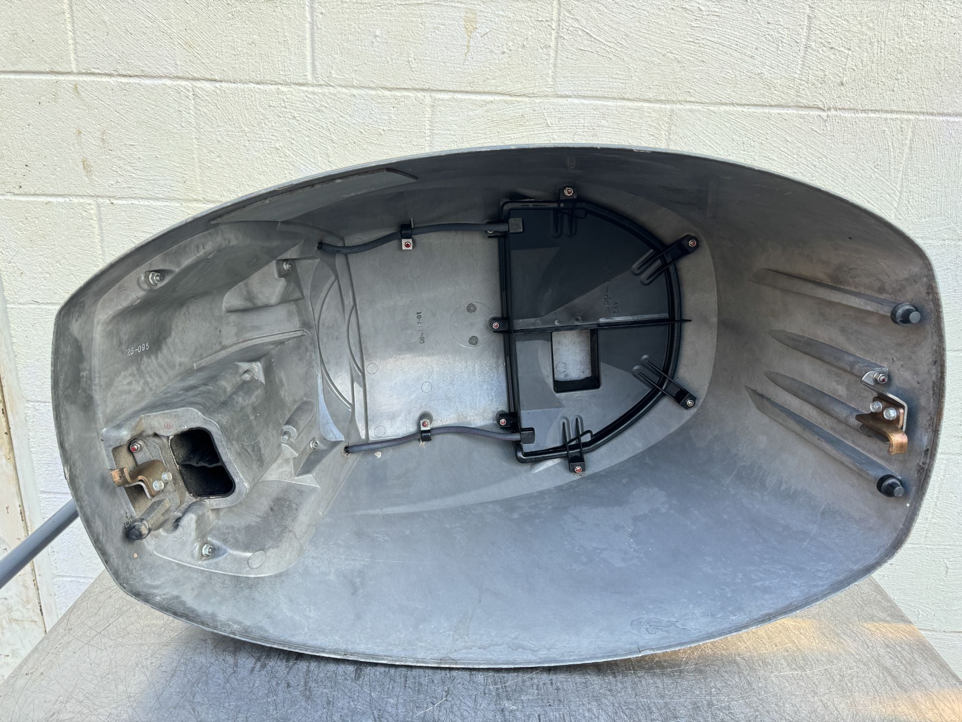 2009 Yamaha 115 HP 4 Stroke Outboard Top Cowling 68V-42610-12-8D OEM