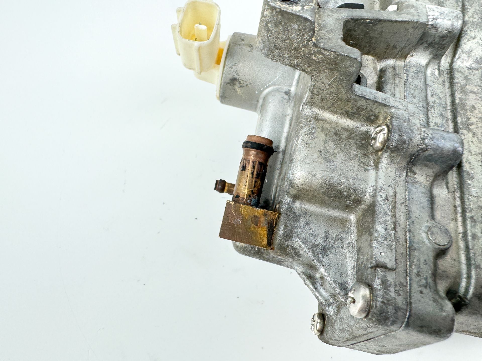 2008 Yamaha 115 HP 4 Stroke Outboard VST Float Chamber Assembly OEM