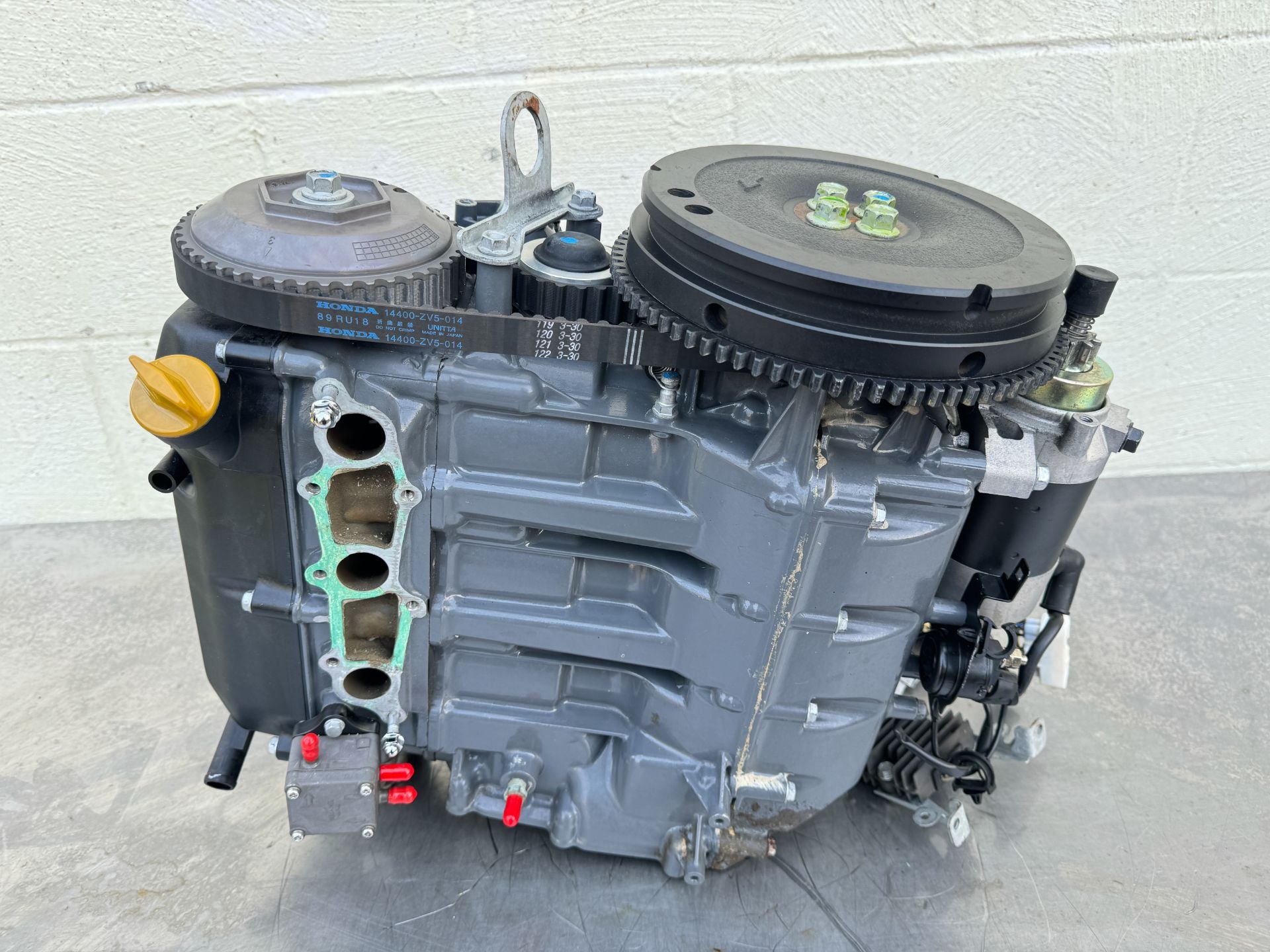 2004 Honda 40 HP 4 Stroke Outboard Powerhead 12000-ZW4-405ZA OEM