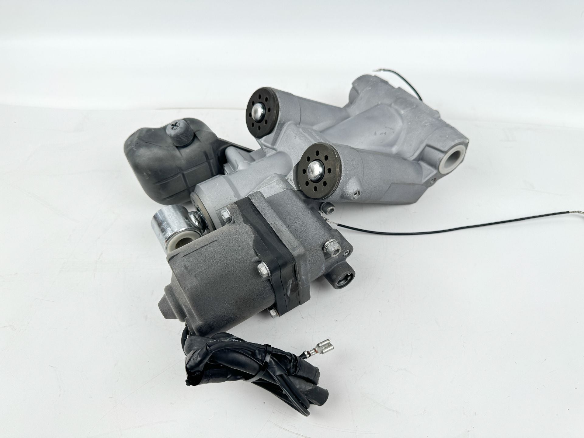 2021 Suzuki 150 HP 4 Stroke Outboard Power Trim Tilt Unit 48000-96J15 OEM