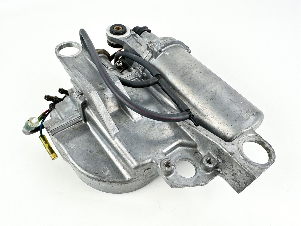 2004 Yamaha 150 HP 2 Stroke Outboard VST Float Chamber Assembly 68F-13907-01-00 OEM