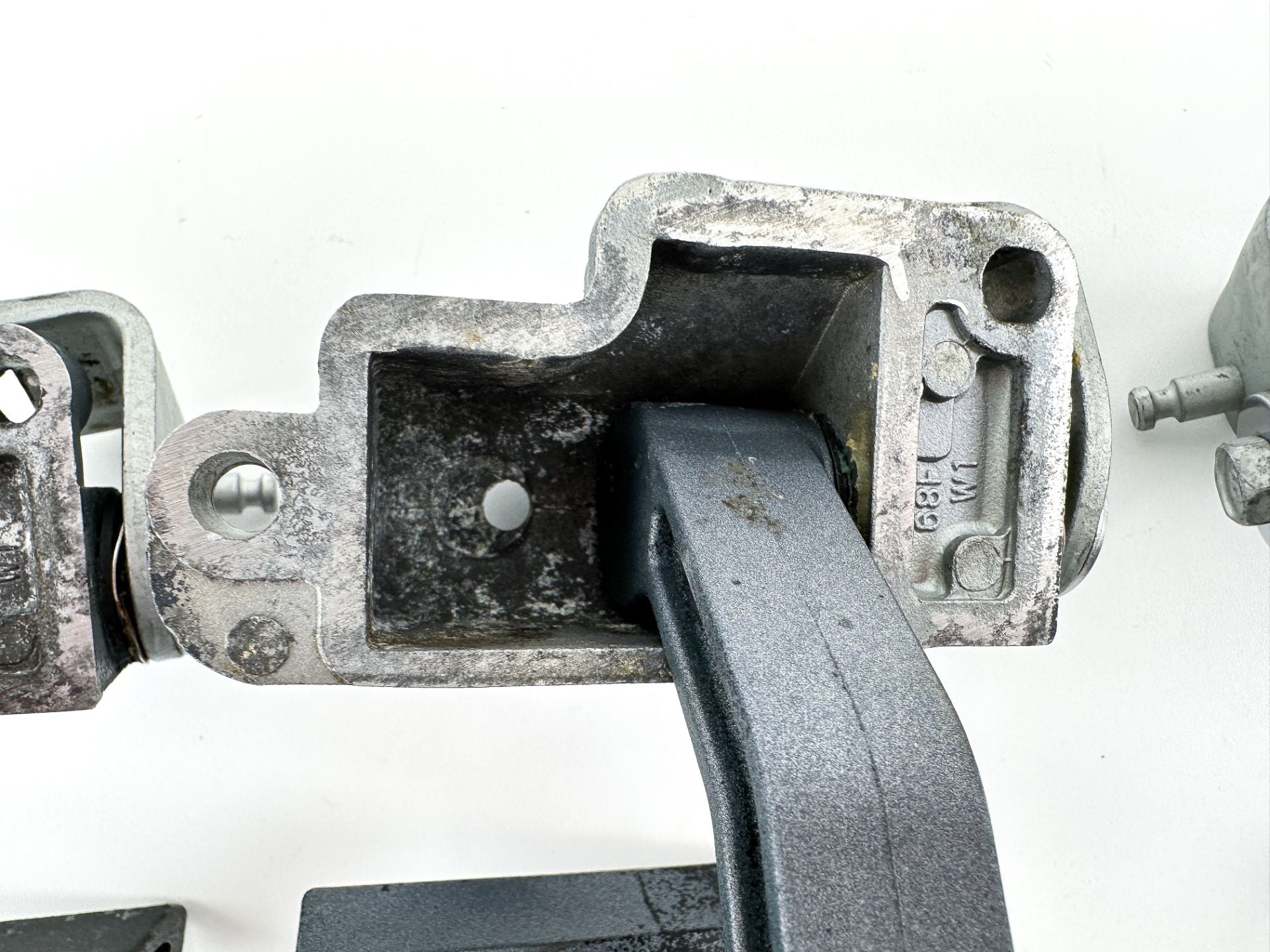 2007 Yamaha 250 HP 4 Stroke Outboard Latch Handle Set 69J-42816-00-8D OEM