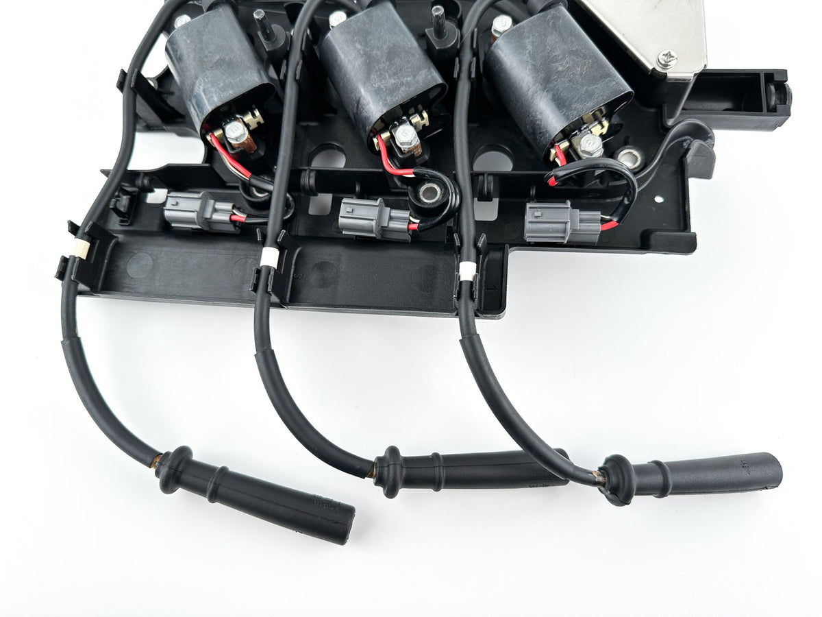 2002 Yamaha 200 HP 4 Stroke Outboard Ignition Coil Set W/ Plate 69J-82310-00-00 OEM