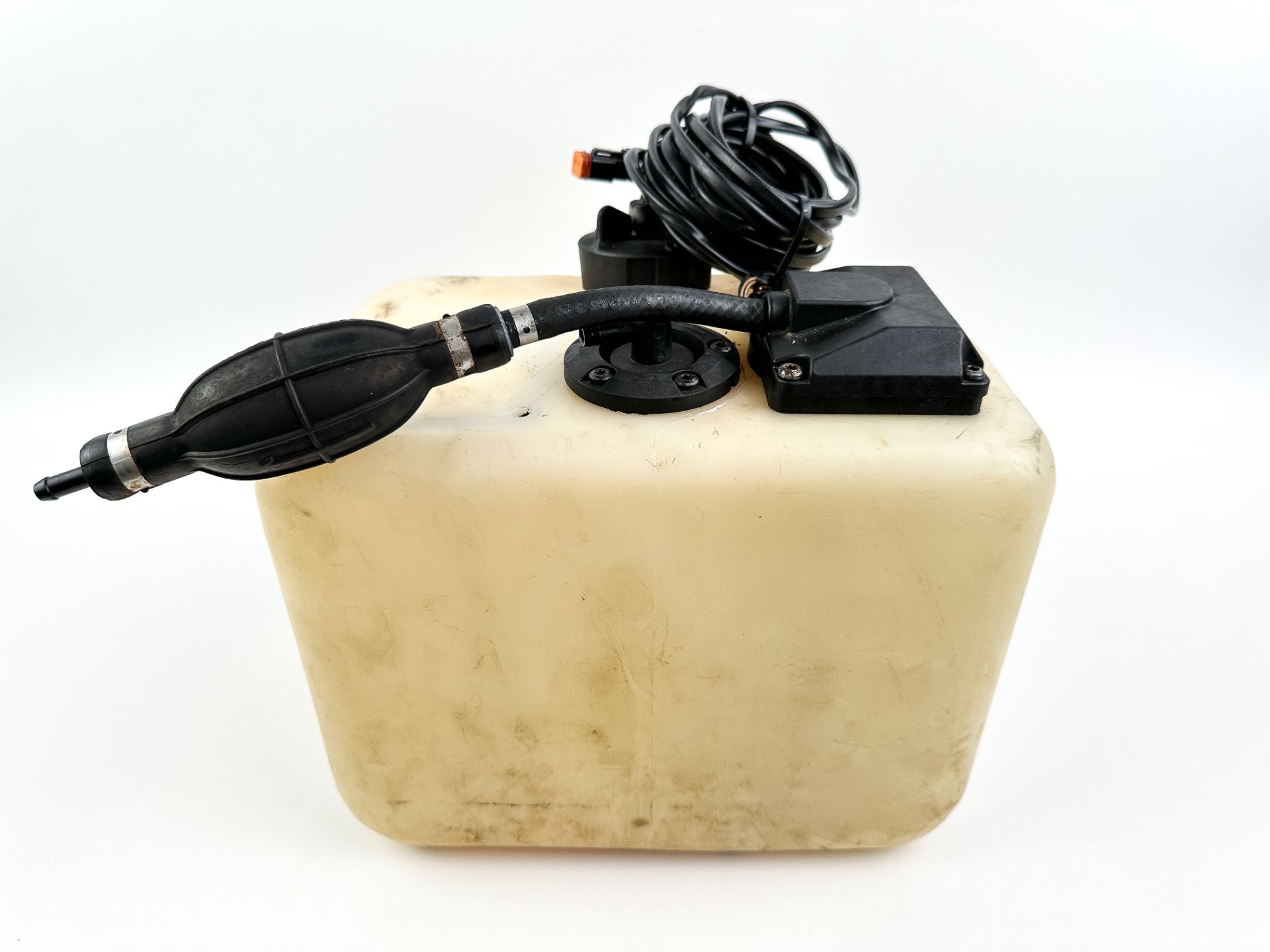 Johnson Evinrude 2 Stroke Outboard Remote Oil Supply Tank 1.8 Gallons W/ Return