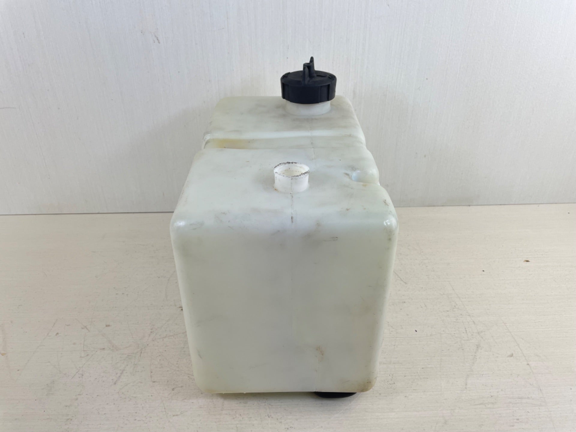 Yamaha Outboard Remote 2 Stroke Oil Tank Assembly Tank 2.8 Gallons 10L