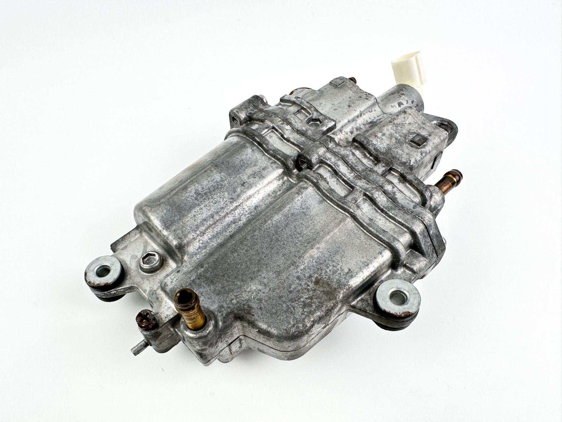 2005 Suzuki 140 HP 4 Stroke Outboard Vapor Separator Tank VST 15600-90J01 OEM