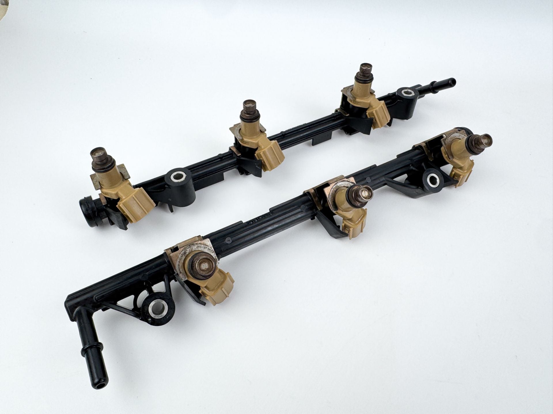 2005 Yamaha 250 HP 4 Stroke Outboard Fuel Injector Set W/ Rail 6P2-13761-00-00 OEM